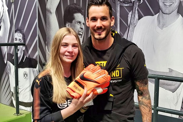 Sarah trifft BVB-Tormann Roman Brki
